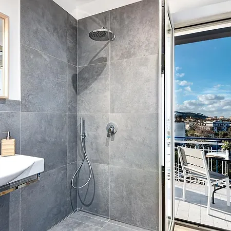 Caruso 5 Apartment